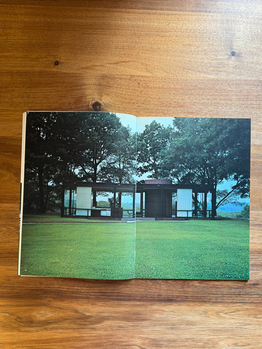 Johnson House (Glass House). Global Architecture GA12
