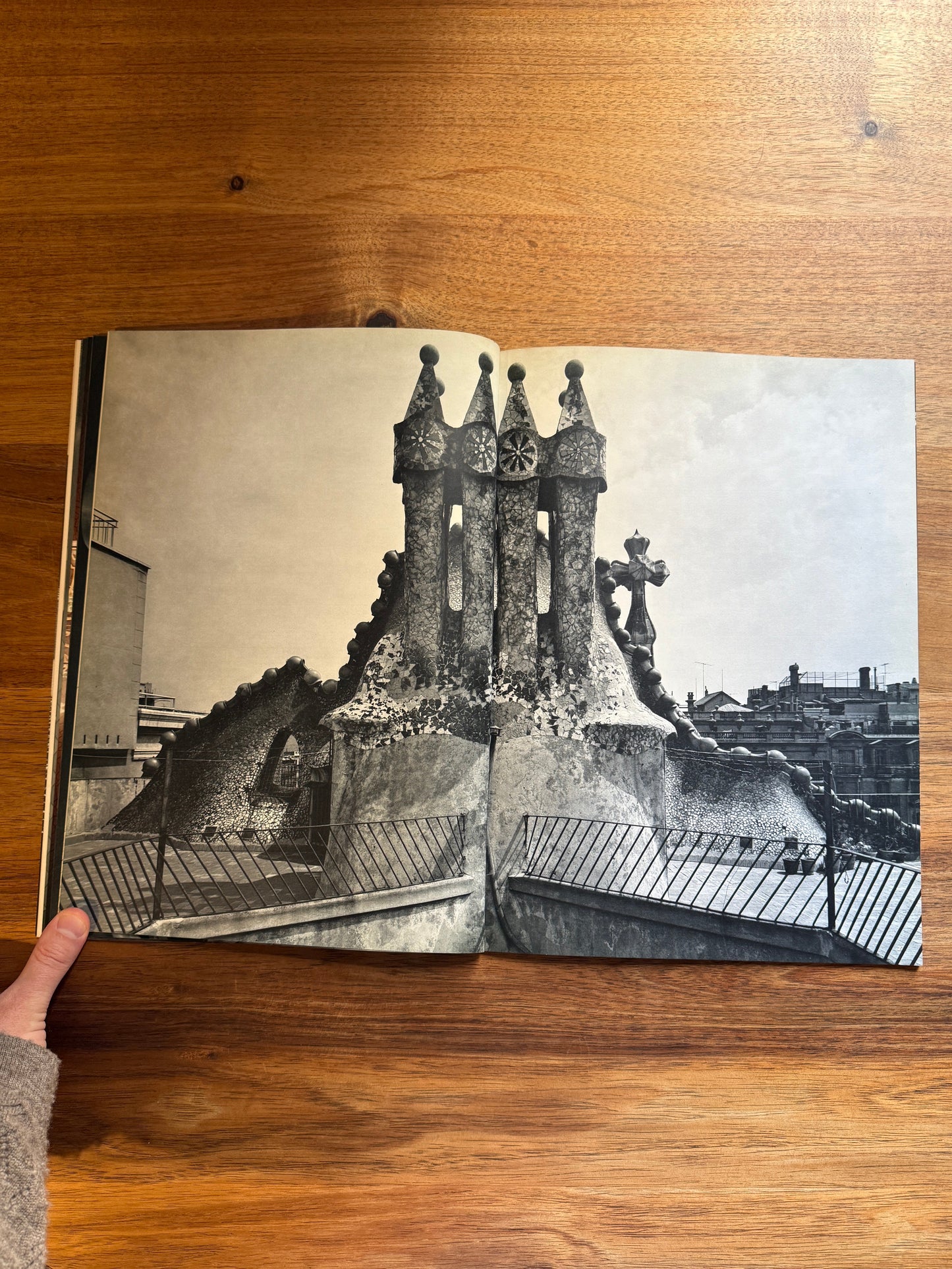 Antoni Gaudi Casa Batllo and Casa Mila. Global Architecture GA17