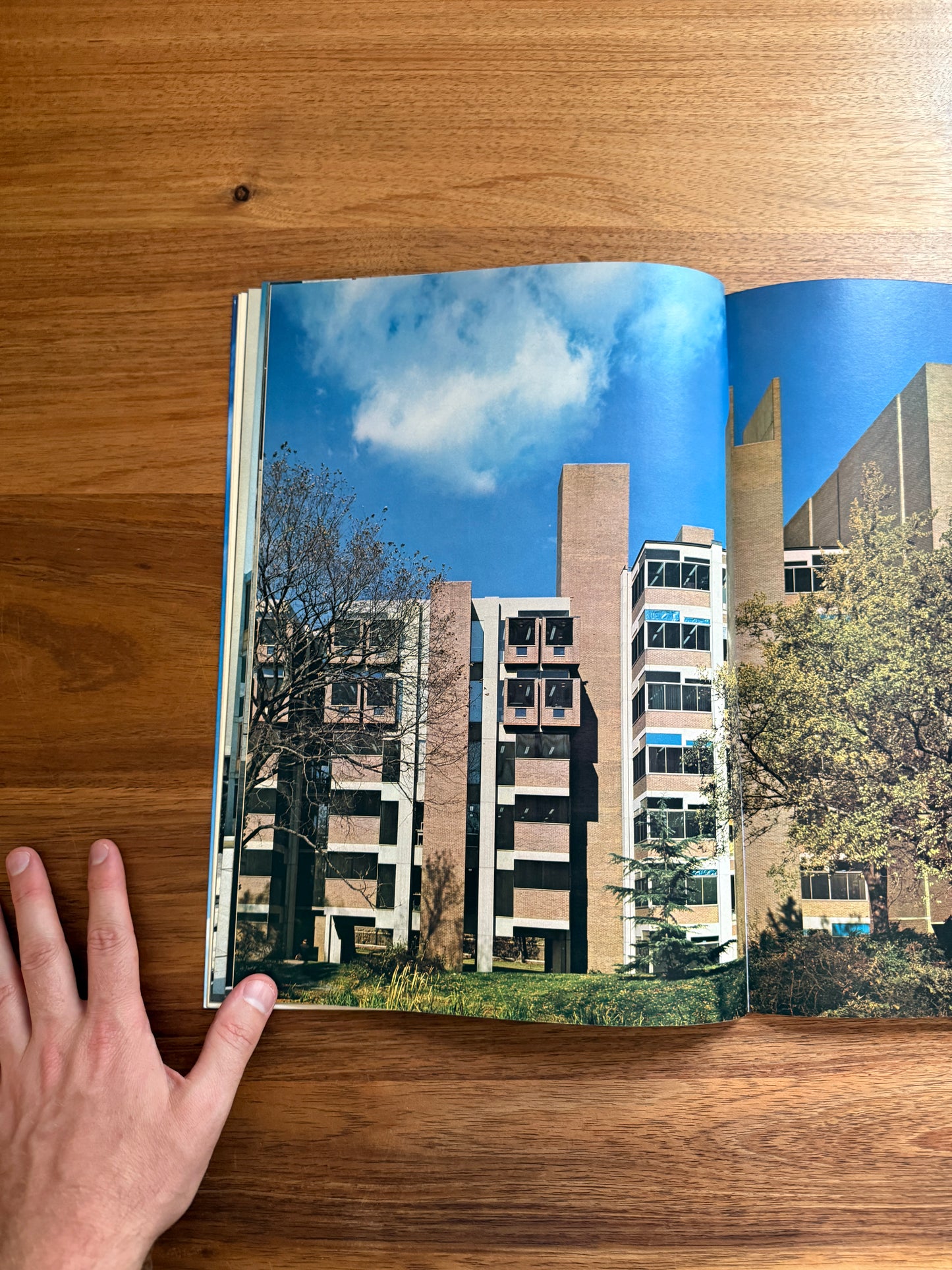 Louis Kahn: Richards Medical Research Building and Salk Institute. Global Architecture GA5
