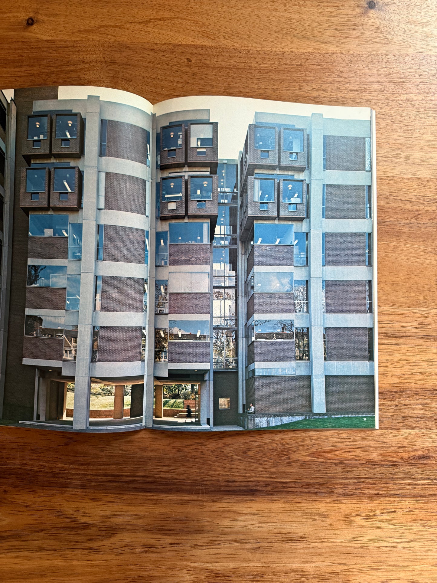 Louis Kahn: Richards Medical Research Building and Salk Institute. Global Architecture GA5