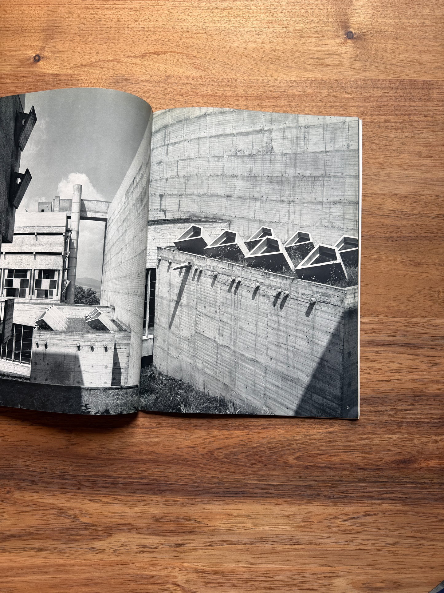 Couvent de La Tourette. Global Architecture GA11