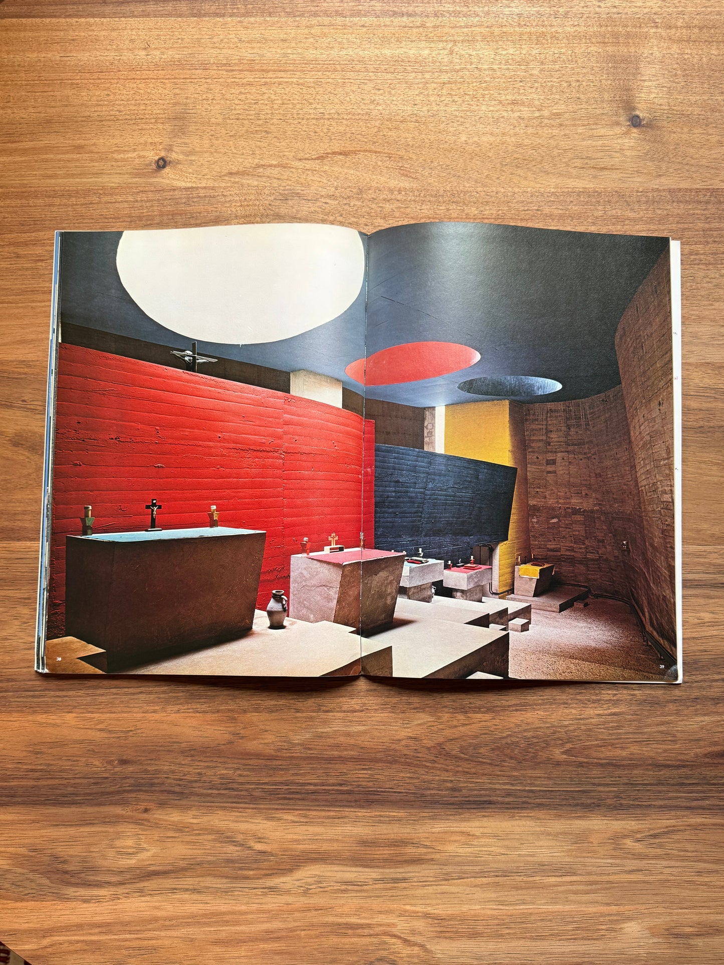 Couvent de La Tourette. Global Architecture GA11