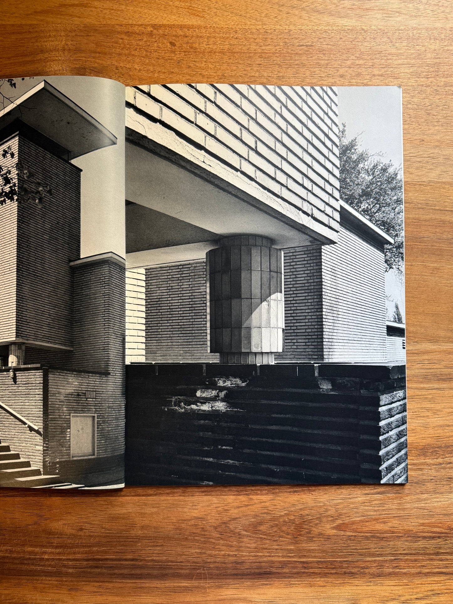 William Dudok Town Hall Hilversum. Global Architecture GA58