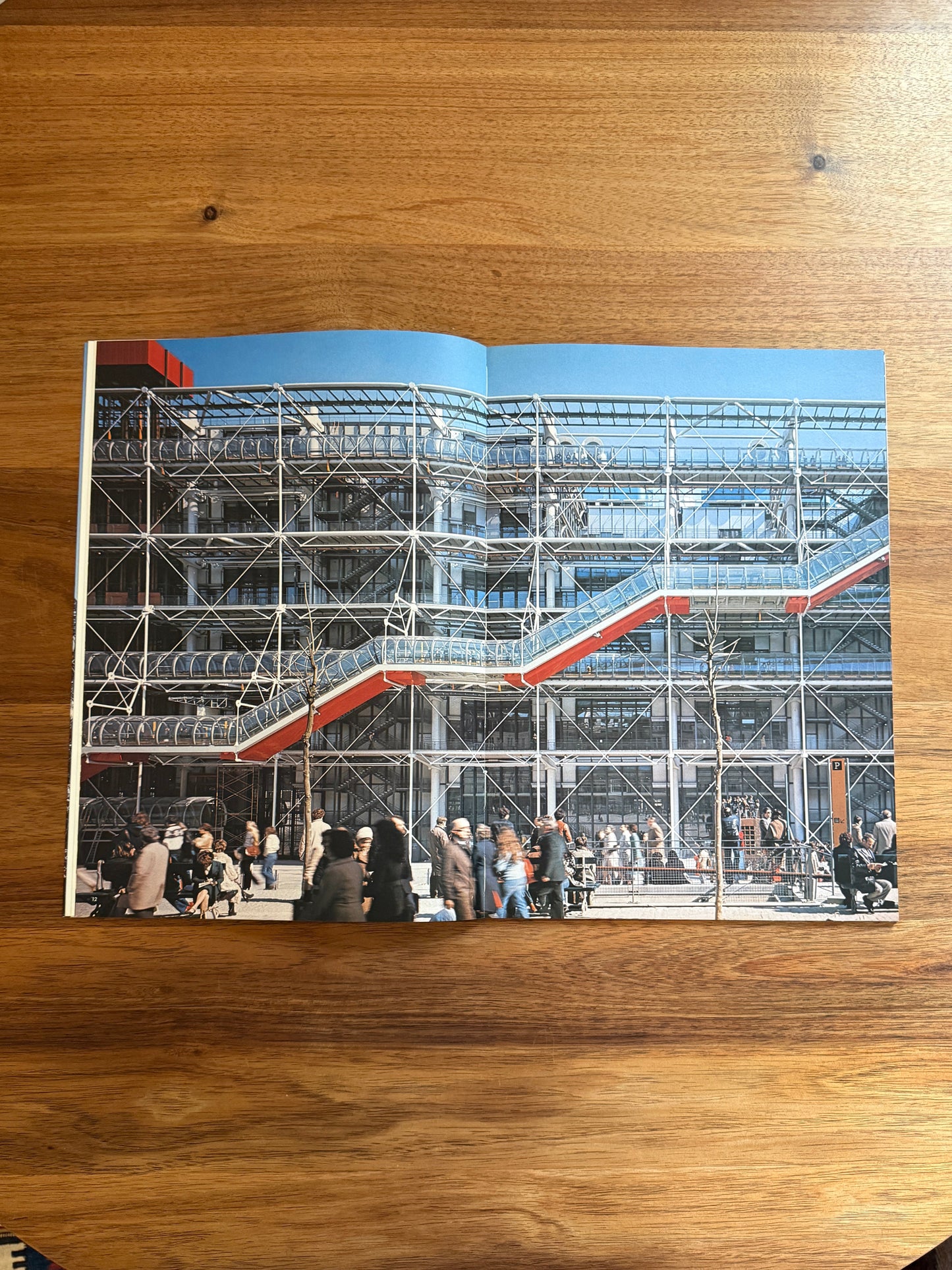 Centre Beaubourg (Centre Pompidou) Global Architecture GA44