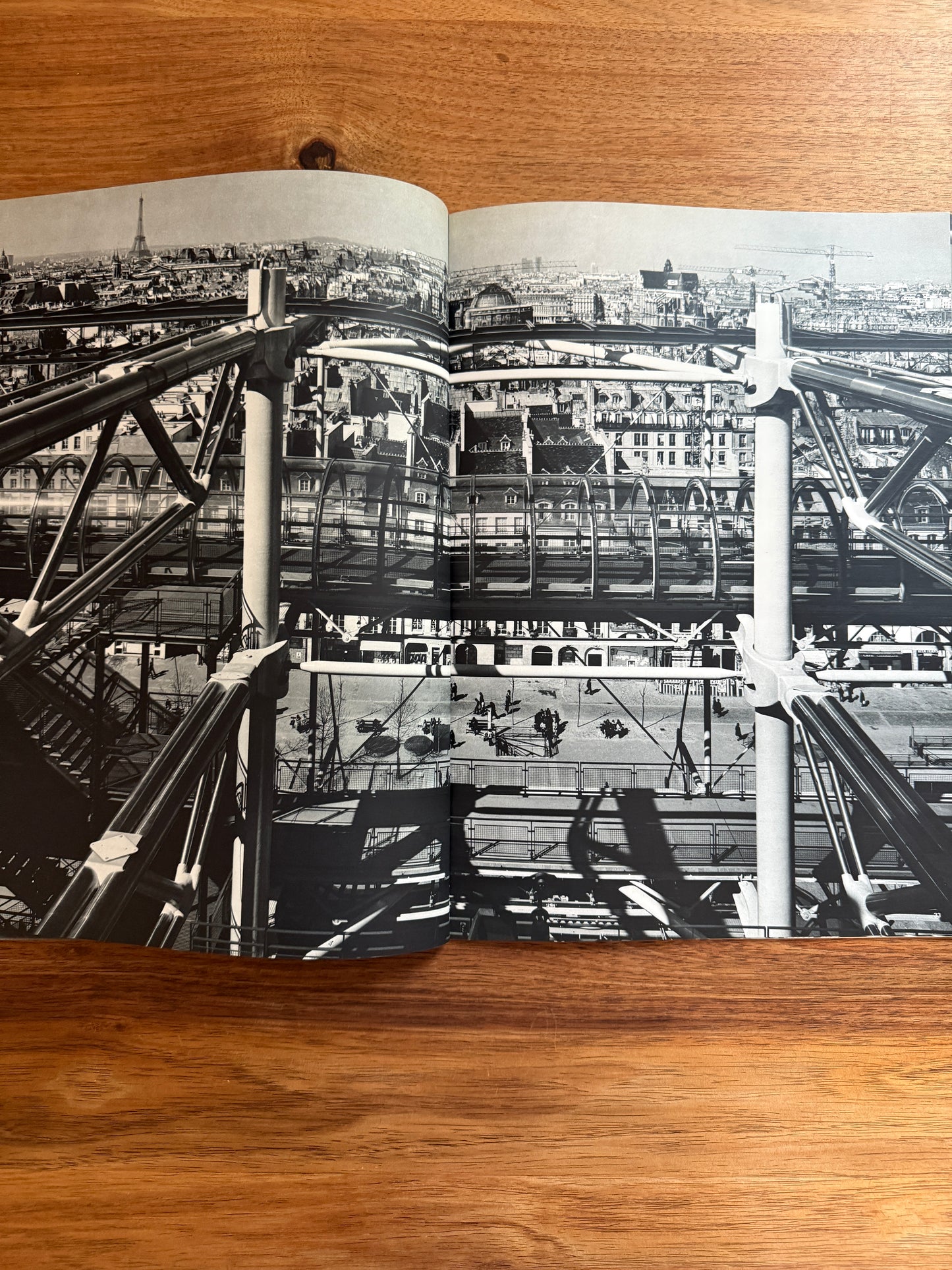 Centre Beaubourg (Centre Pompidou) Global Architecture GA44