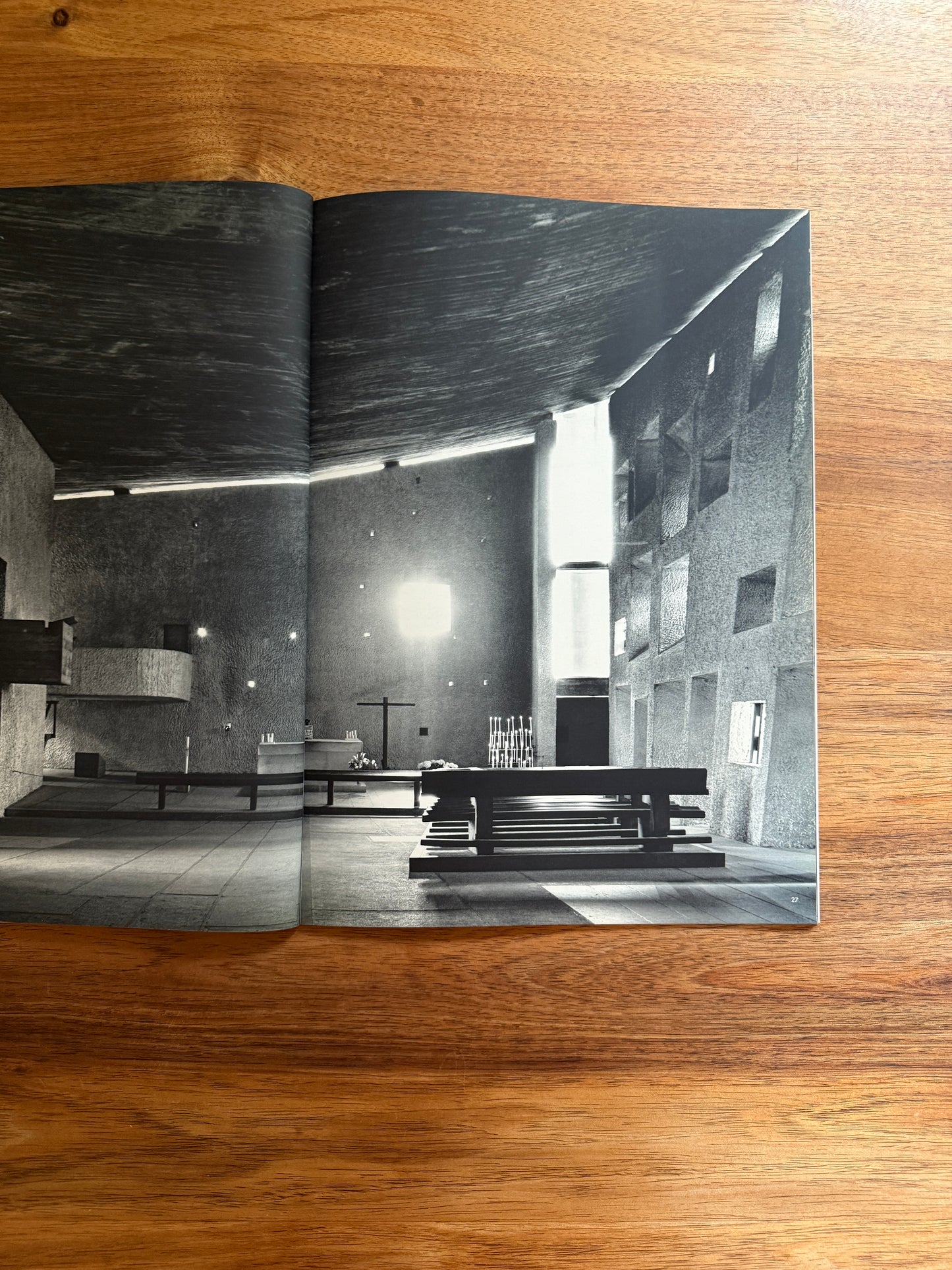 Le Corbusier Chapelle Ronchamp. Global Architecture GA7